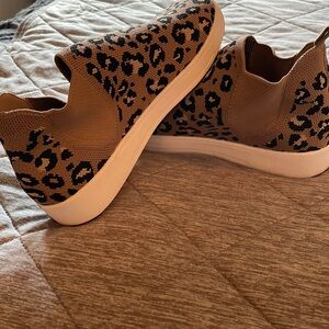 Women’s Sonoma slip-on shoes